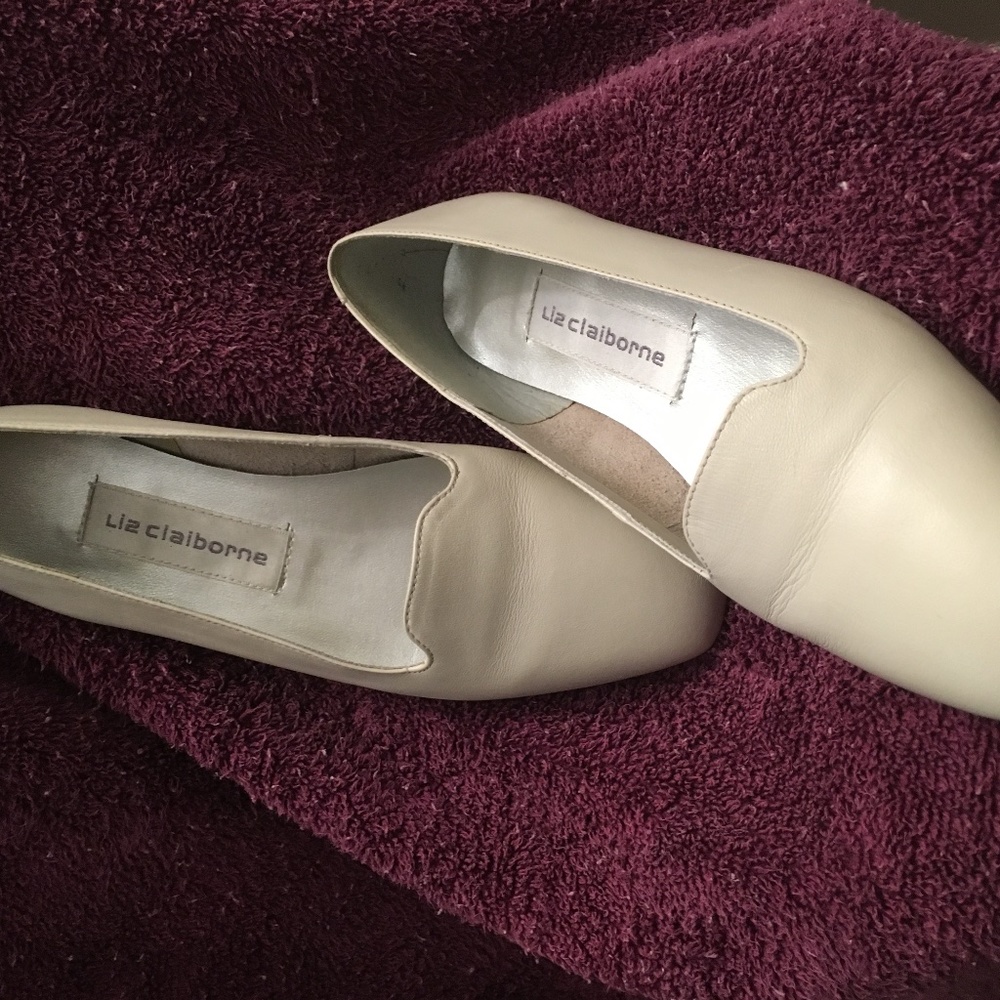 Liz Claiborne Genuine Leather Ivory Cream Flats